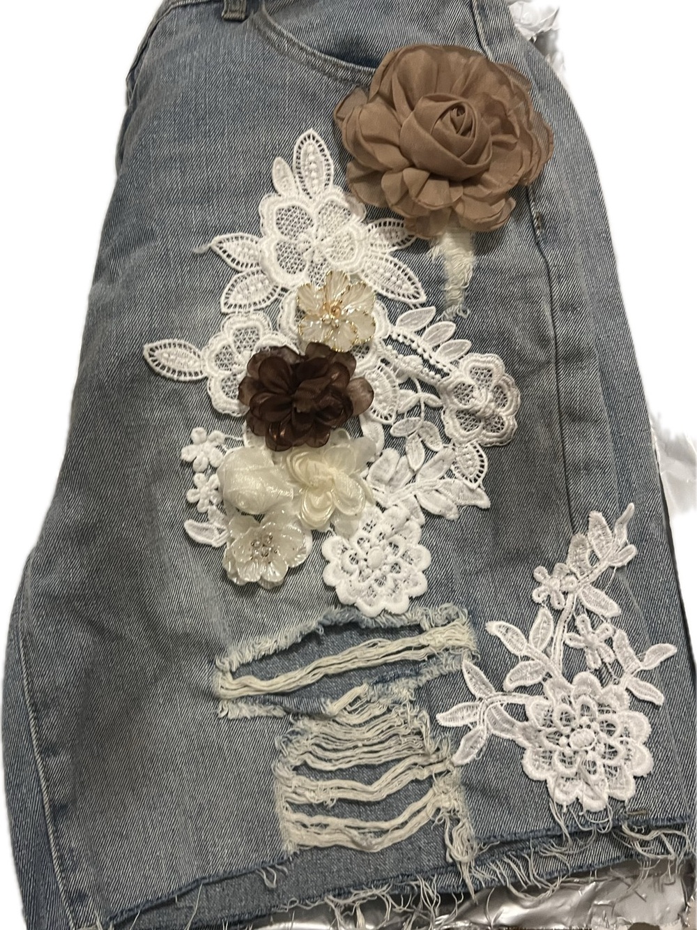 Embellished Floral Appliqué Denim Shorts - Blue - Picture 6 of 6